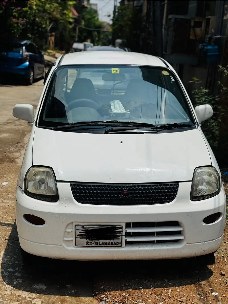 Mitsubishi Minica 2011