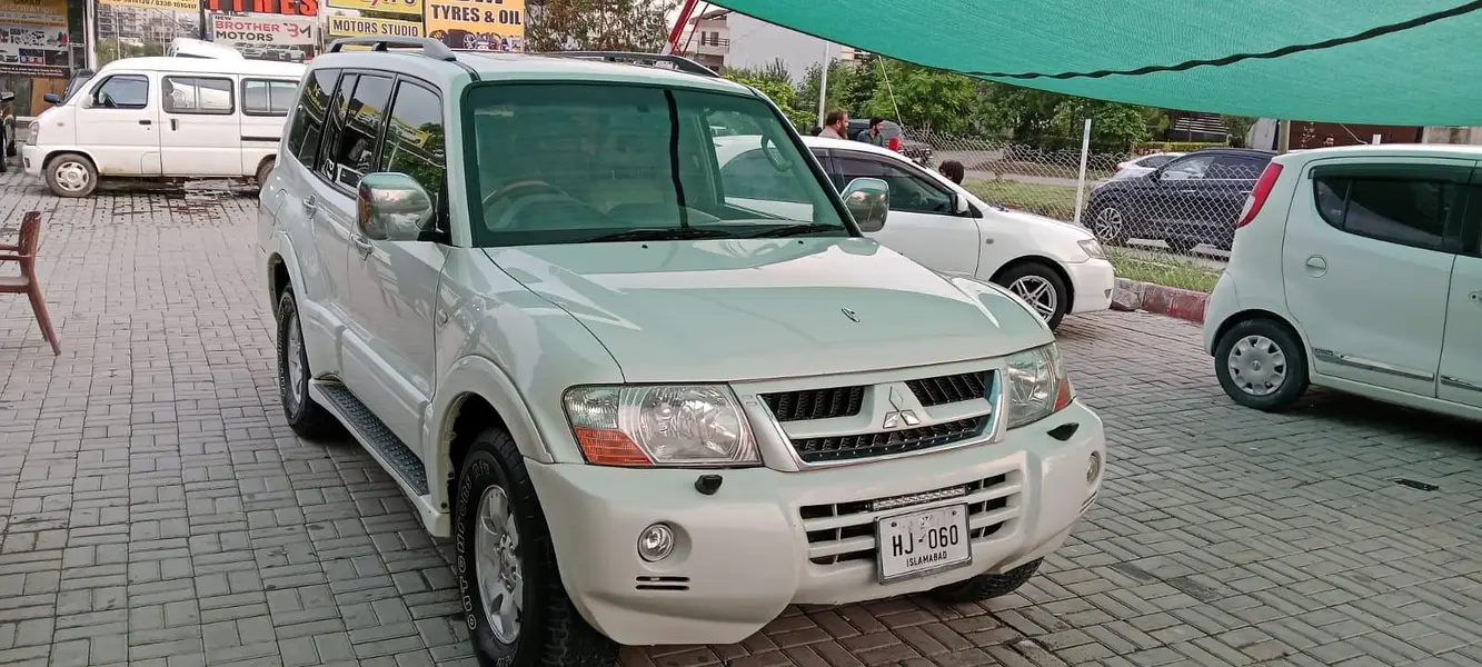 Mitsubishi Pajero 2005