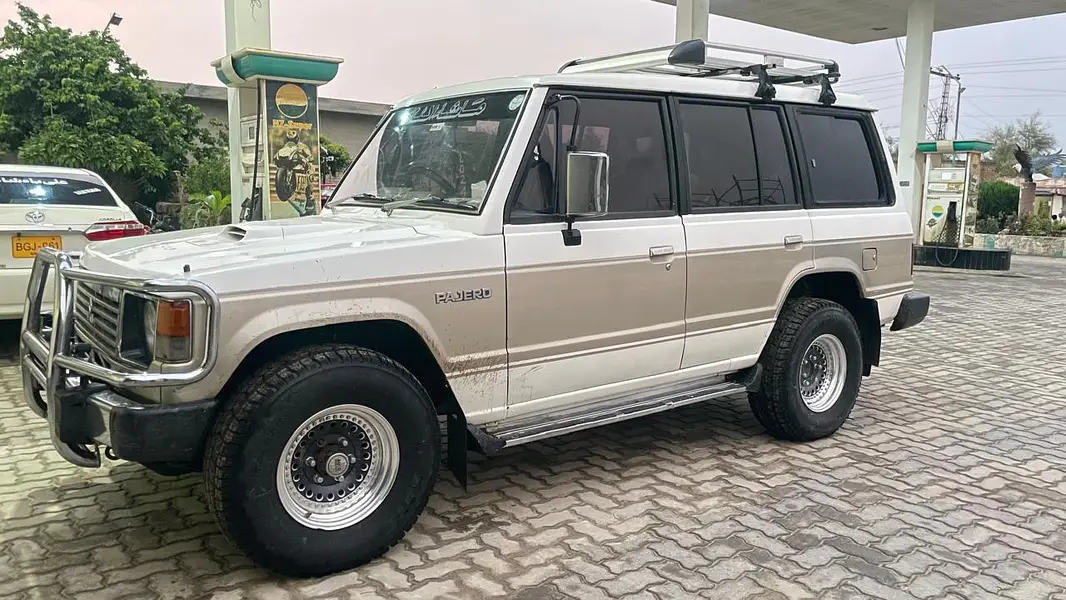 Mitsubishi Pajero 1988