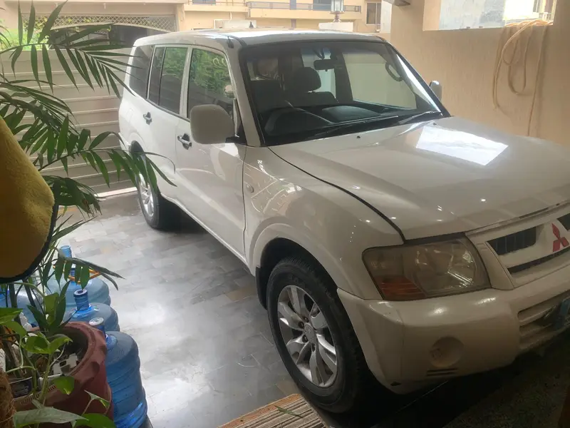 Mitsubishi Pajero 2005