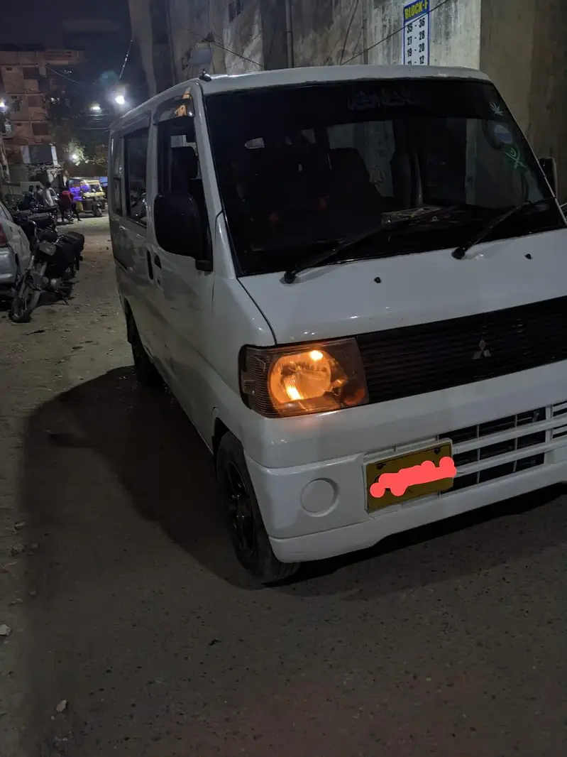 Mitsubishi Minica 2008