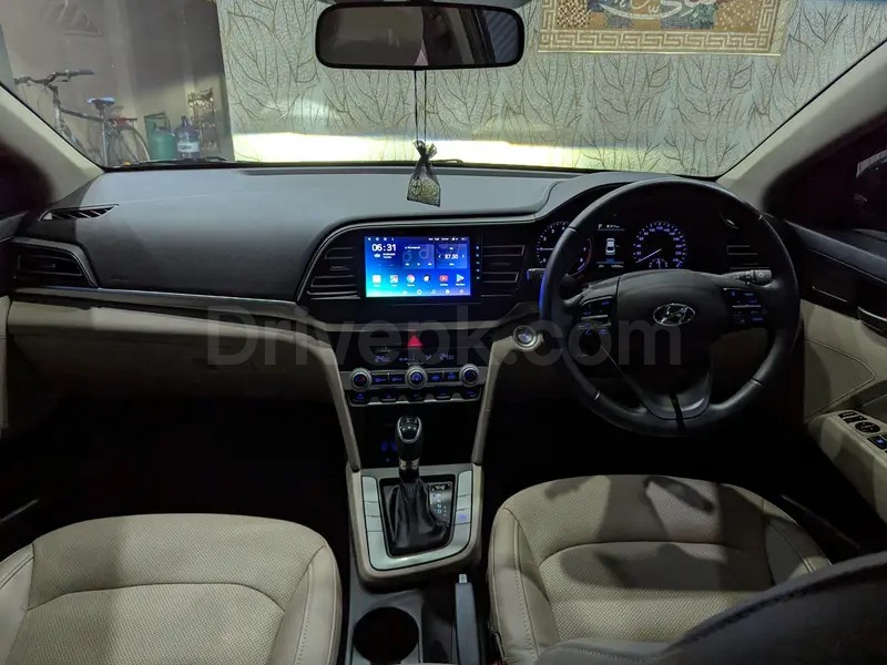 Hyundai Elantra 2024