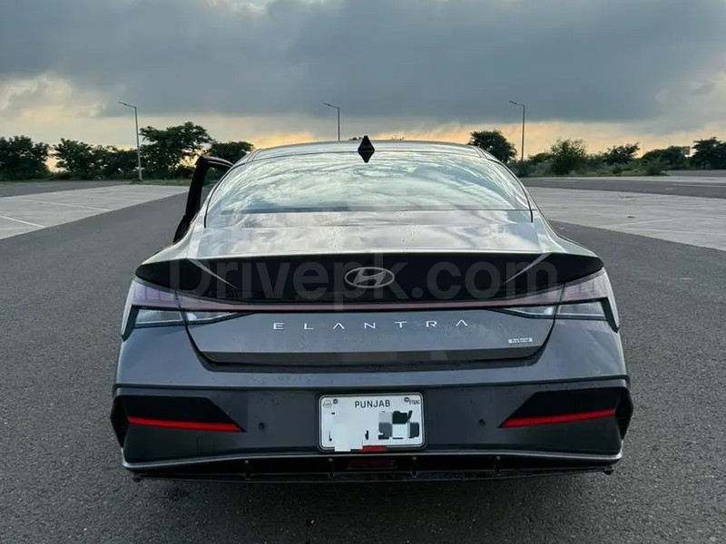 Hyundai Elantra 2025