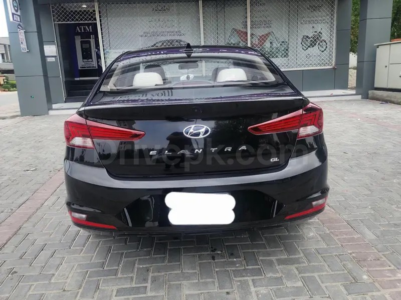Hyundai Elantra 2022
