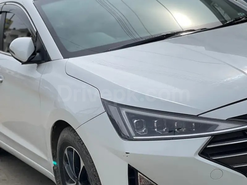 Hyundai Elantra 2022