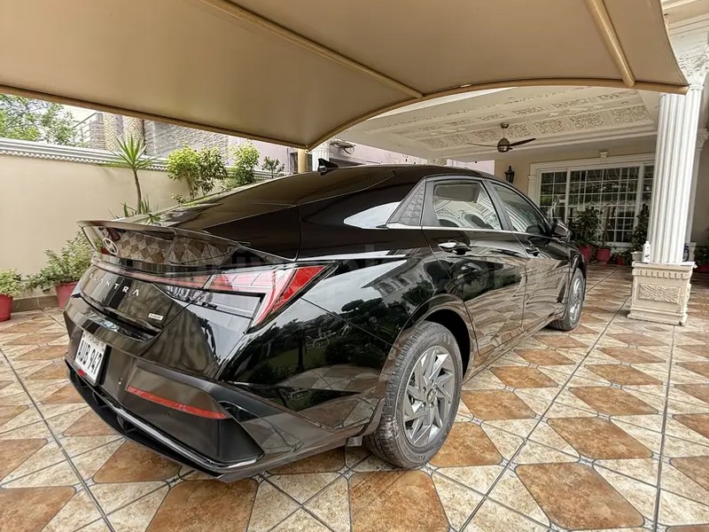 Hyundai Elantra 2025