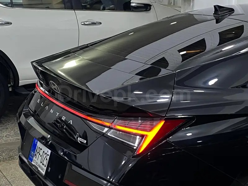 Hyundai Elantra 2025