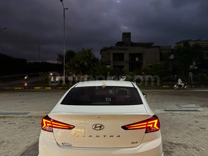 Hyundai Elantra 2021