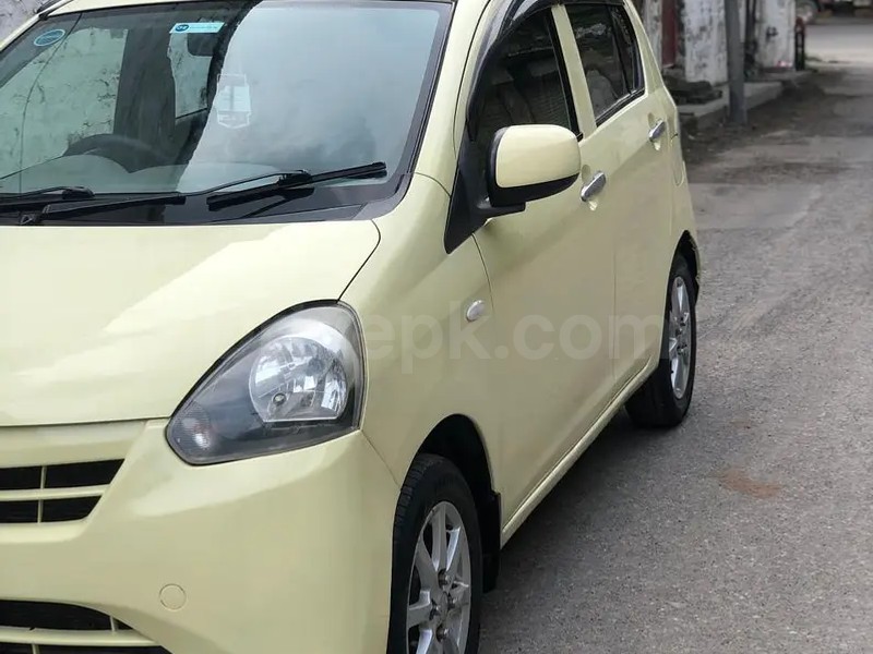 Daihatsu Mira 2012