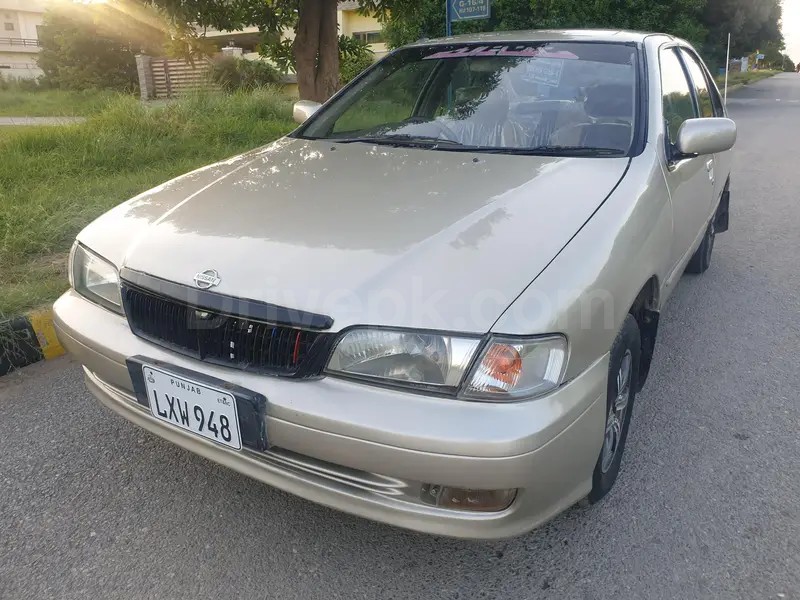 Nissan Sunny 2001