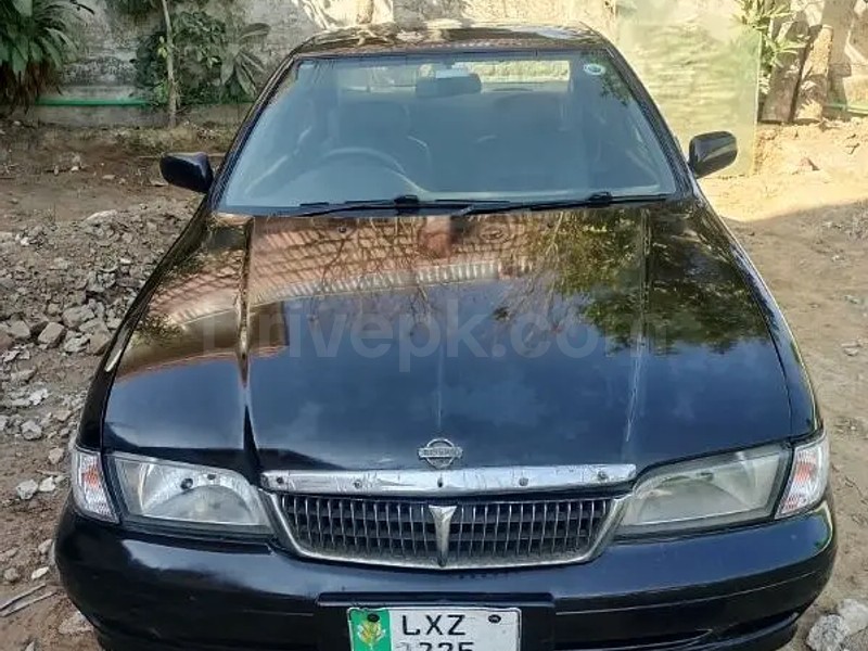 Nissan Sunny 2001