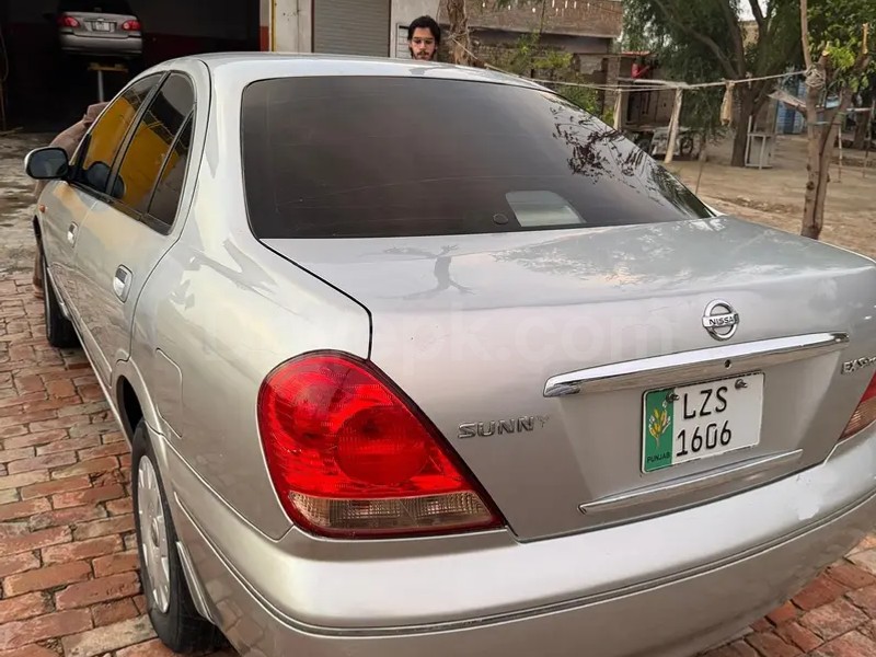Nissan Sunny 2005