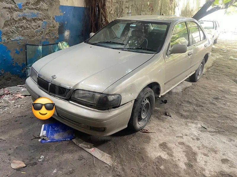 Nissan Sunny 2001