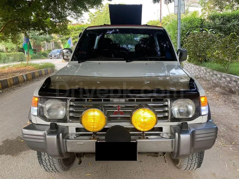 Mitsubishi Pajero 1992