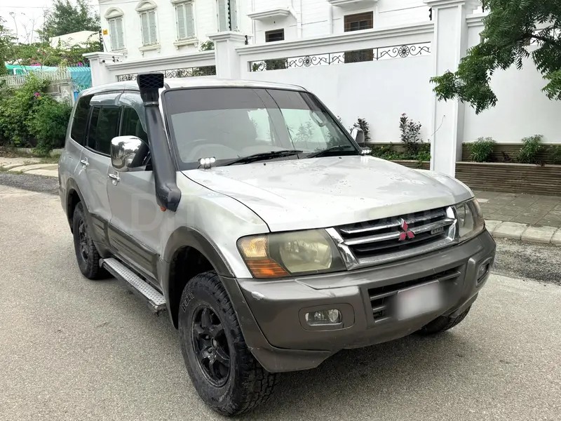 Mitsubishi Pajero 2001