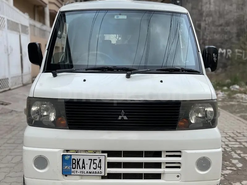 Mitsubishi Minica 2009