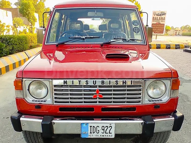 Mitsubishi Pajero 1990