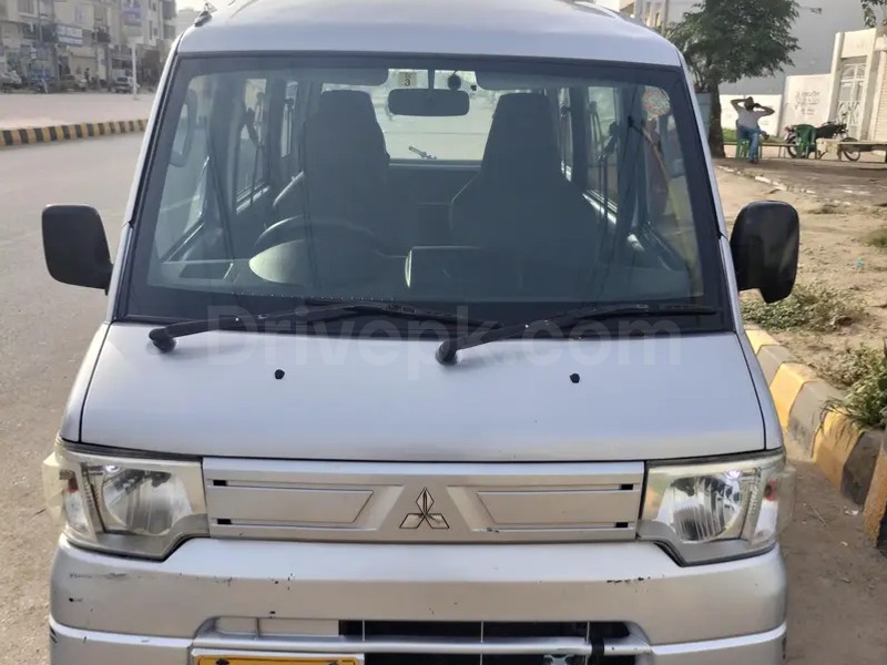 Mitsubishi Minicab Bravo 2013