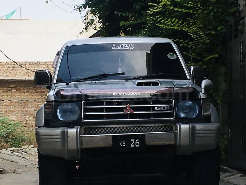 Mitsubishi Pajero 1990