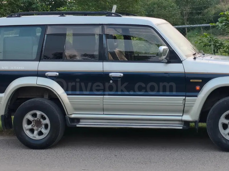Mitsubishi Pajero 1992