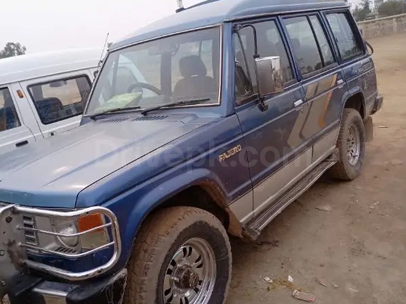 Mitsubishi Pajero 1990