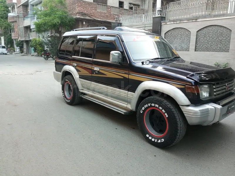 Mitsubishi Pajero 1992