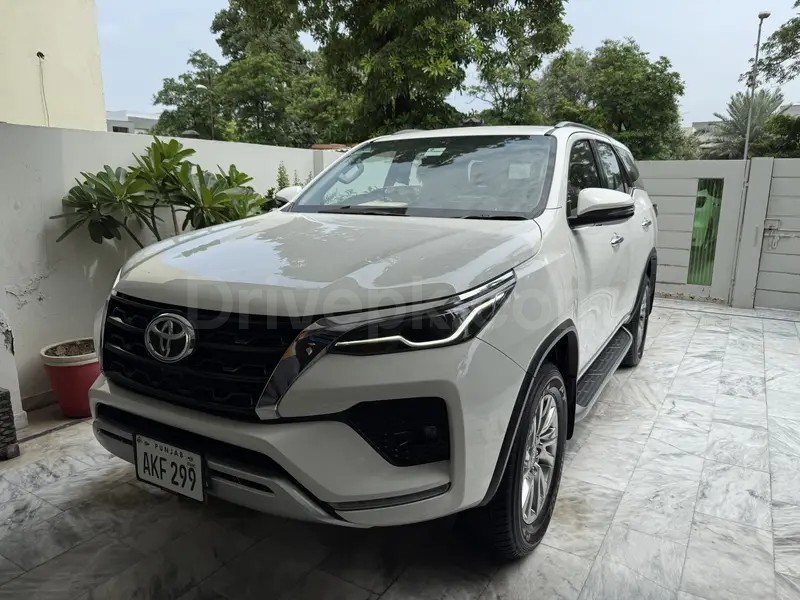 Toyota Fortuner V 2022