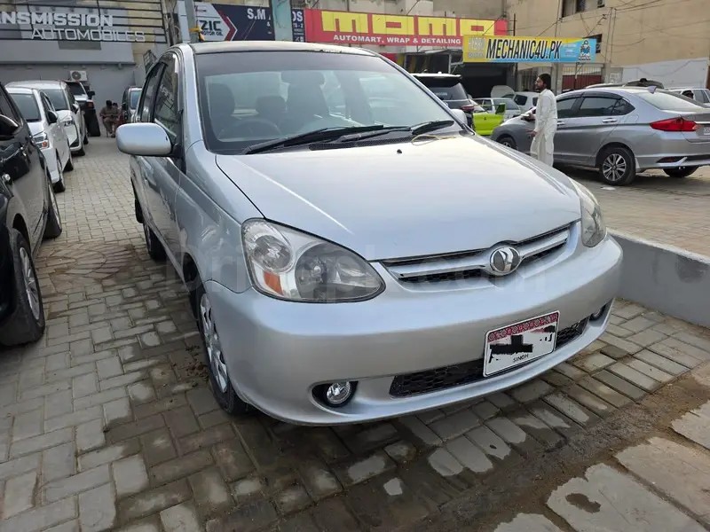 Toyota Platz 2004
