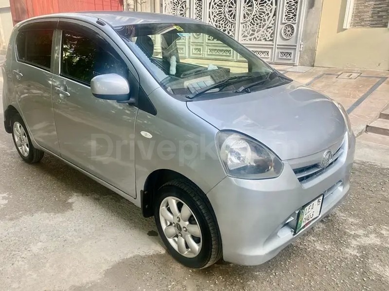 Daihatsu Mira 2012