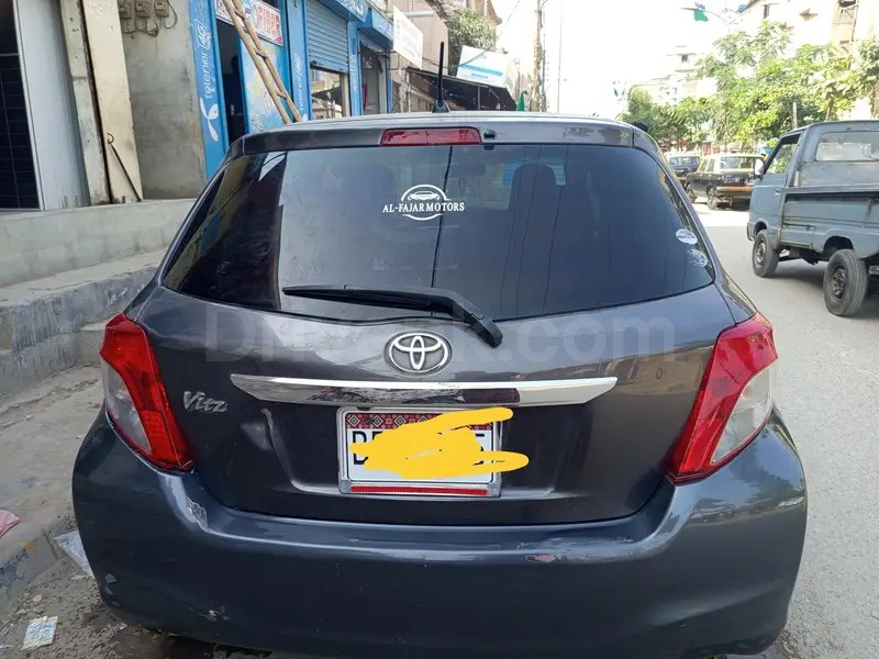 Toyota Vitz 2015