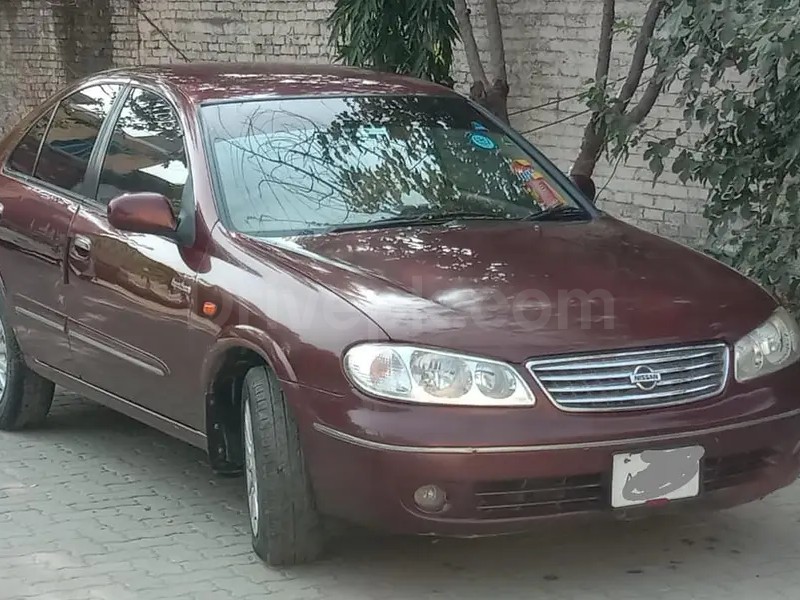 Nissan Sunny 2010