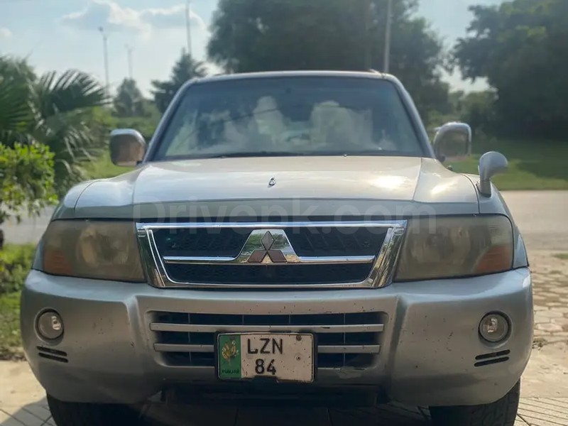 Mitsubishi Pajero 2004