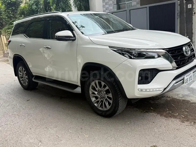Toyota Fortuner V 2023
