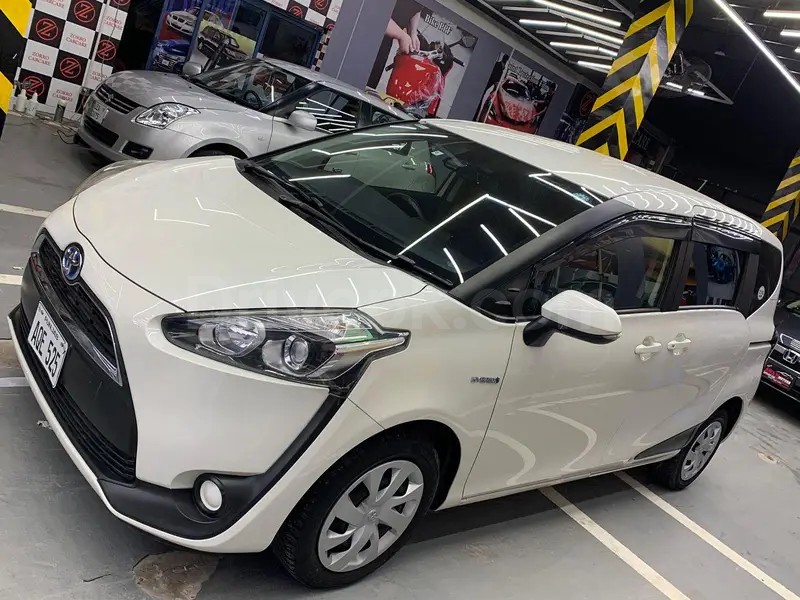Toyota Sienta 2018