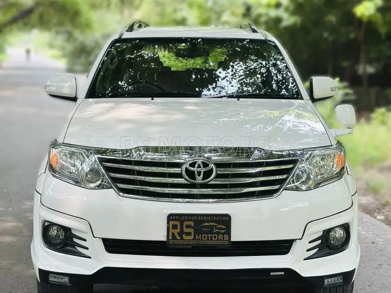 Toyota Fortuner V 2016