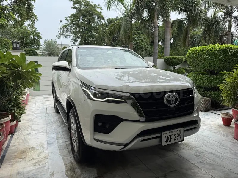 Toyota Fortuner V 2022