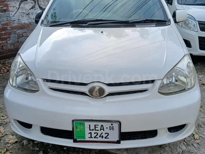 Toyota Platz 2005