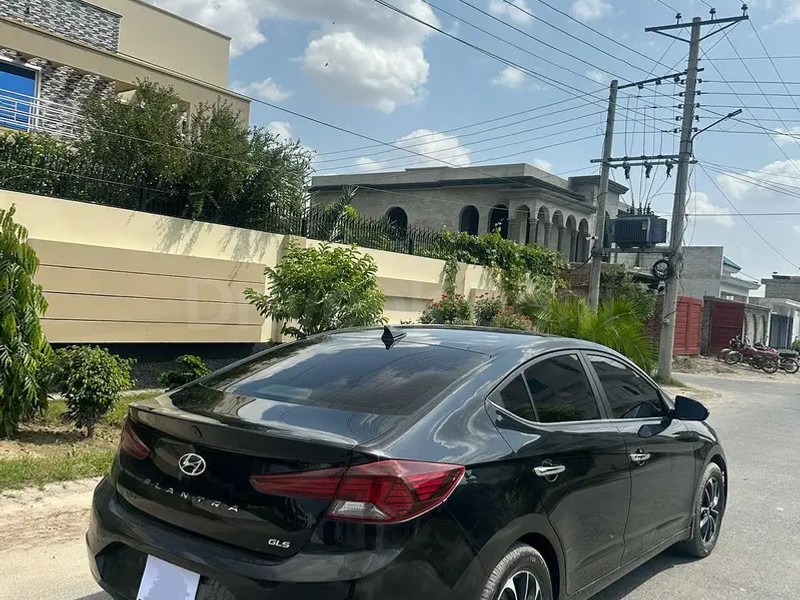 Hyundai Elantra 2023