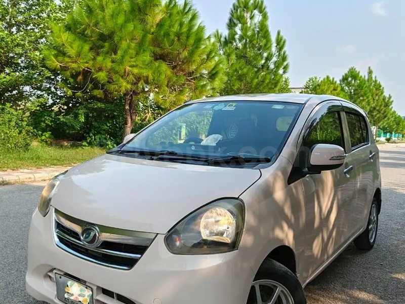 Daihatsu Mira 2012