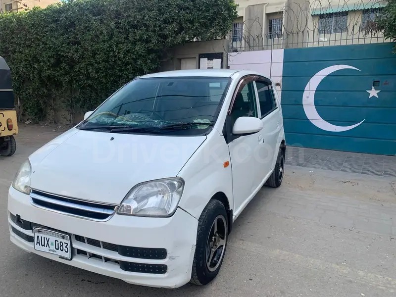 Daihatsu Mira 2005