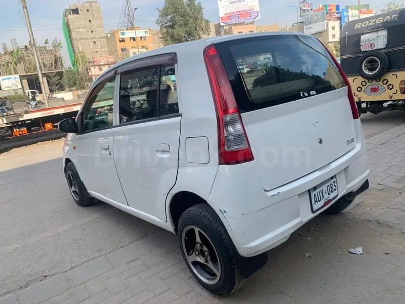 Daihatsu Mira 2005