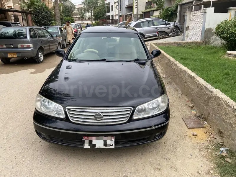 Nissan Sunny 2010