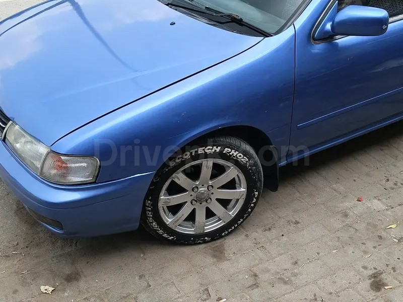 Nissan Sunny 1999