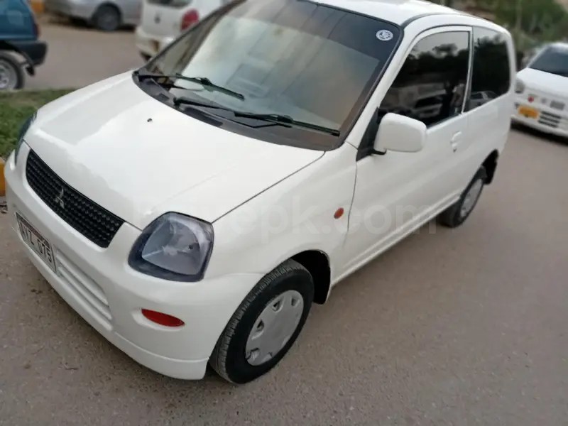 Mitsubishi Minica 2008