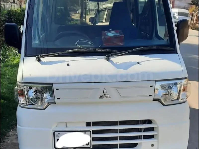 Mitsubishi Minicab Bravo 2013