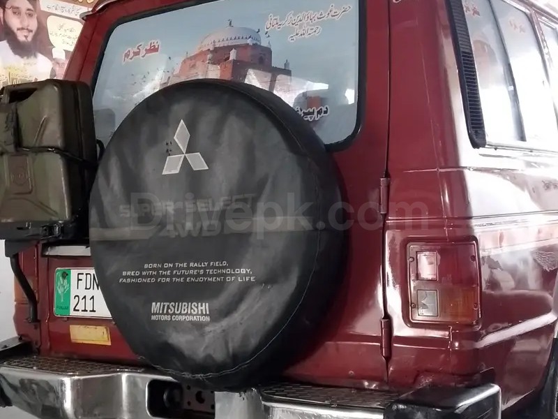 Mitsubishi Pajero 1987