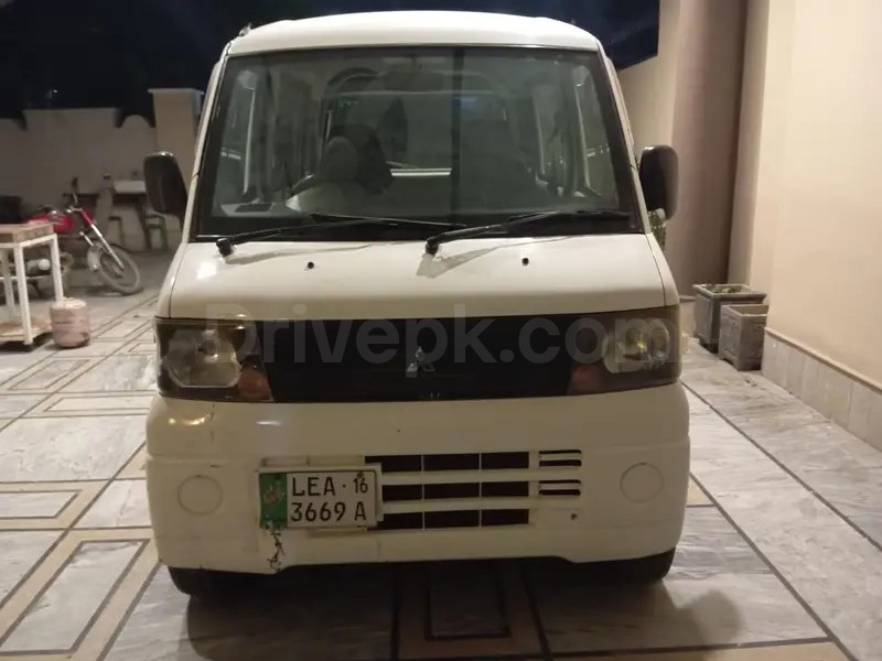 Mitsubishi Minicab Bravo 2011