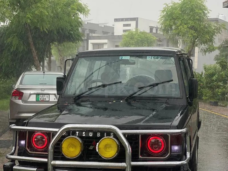 Mitsubishi Pajero 1990