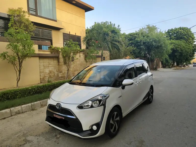 Toyota Sienta 2016