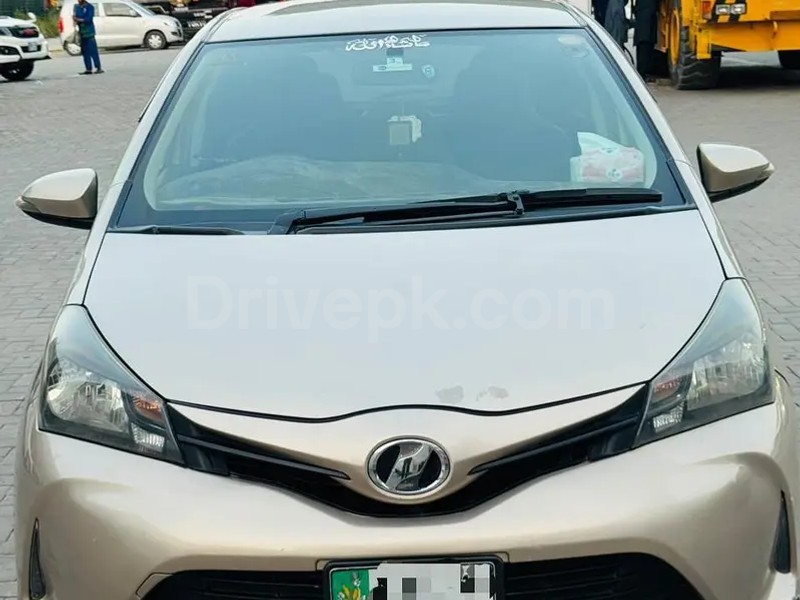 Toyota Vitz 2015